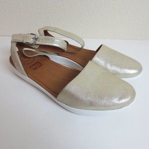 Fitflop Flat Sandals Women's Size 9 Slang back Gold Tone